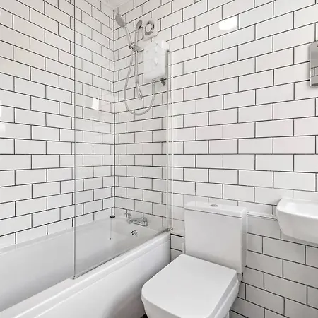 Apartment 3-bedroom Townhouse Short Term & Flexible Renting With Free Wifi & Free Parking *