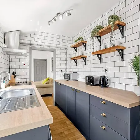3-bedroom Townhouse Short Term & Flexible Renting With Free Wifi & Free Parking * Lincoln