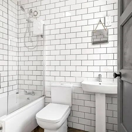 Apartment 3-bedroom Townhouse Short Term & Flexible Renting With Free Wifi & Free Parking Lincoln