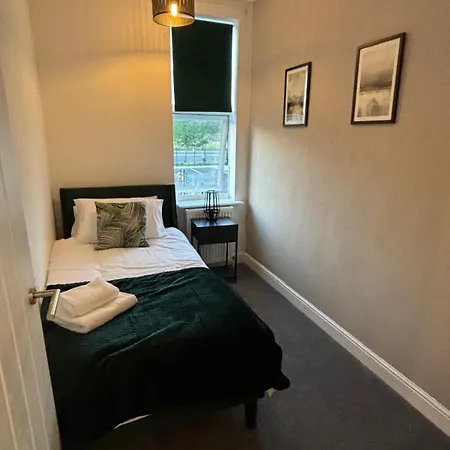 Stunning House - Sleeps 7 - 5 Mins Walk To High Street - Parking - Wifi *