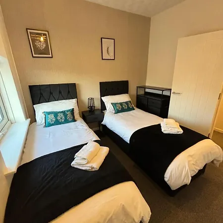 Stunning House - Sleeps 7 - 5 Mins Walk To High Street - Parking - Wifi Holiday home Lincoln