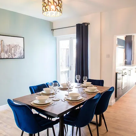 Stunning House - Sleeps 7 - 5 Mins Walk To High Street - Parking - Wifi Lincoln