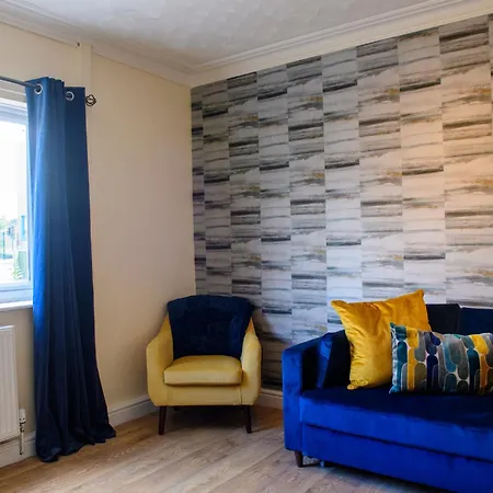 Stunning House - Sleeps 7 - 5 Mins Walk To High Street - Parking - Wifi