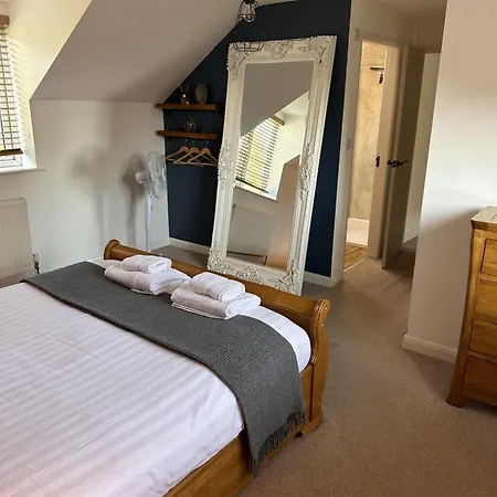 Holiday home Comfortable Modern 1bed House 5 Mins From Centre *