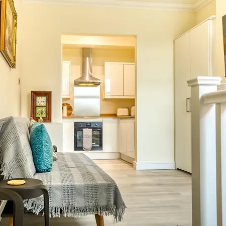 Pet Friendly Flat By The Castle Pass The Keys