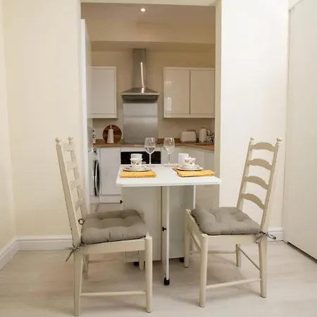 Pet Friendly Flat By The Castle Pass The Keys * Lincoln