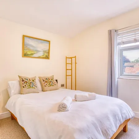 Pet Friendly Flat By The Castle Pass The Keys