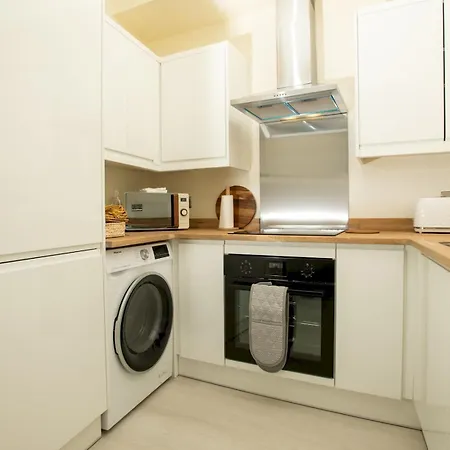 Pet Friendly Flat By The Castle Pass The Keys *