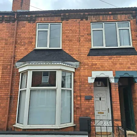 Beautiful, Modern Bright House With Parking, Fast Wifi, Sleeps 5