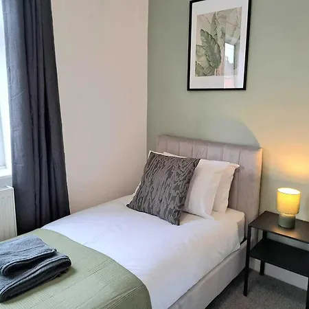 Nyaraló Beautiful, Modern Bright House With Parking, Fast Wifi, Sleeps 5 Lincoln