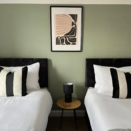 Beautiful In - Private Parking Holiday home *