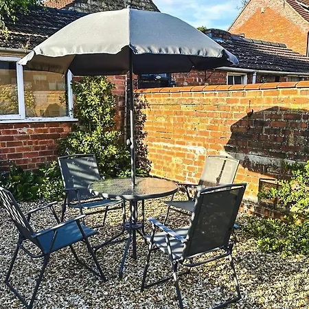 Cecil House - Stylish 2-bed, Sleeps 5 Guests, Free Parking, Close To Cathedral, Bars & Restaurants Holiday home