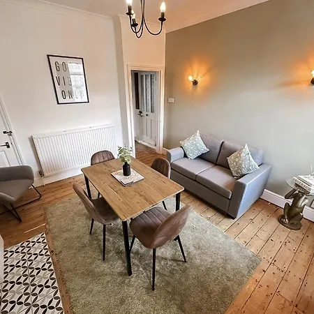 Holiday home Cecil House - Stylish 2-bed, Sleeps 5 Guests, Free Parking, Close To Cathedral, Bars & Restaurants