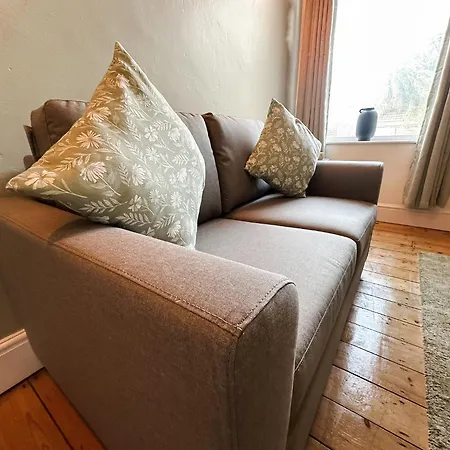 Cecil House - Stylish 2-bed, Sleeps 5 Guests, Free Parking, Close To Cathedral, Bars & Restaurants Holiday home *