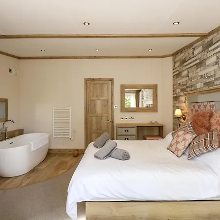 18 Woodlands Retreat *