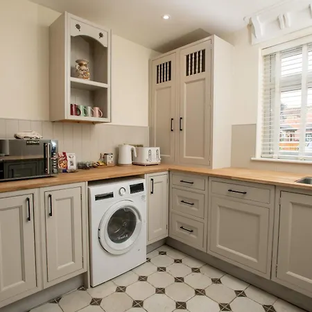 Apartment Characterful Flat By Castle Pass The Keys