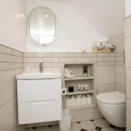 Apartment Characterful Flat By Castle Pass The Keys
