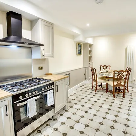 Characterful Flat By Castle Pass The Keys *