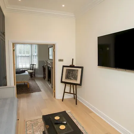 Characterful Flat By Castle Pass The Keys