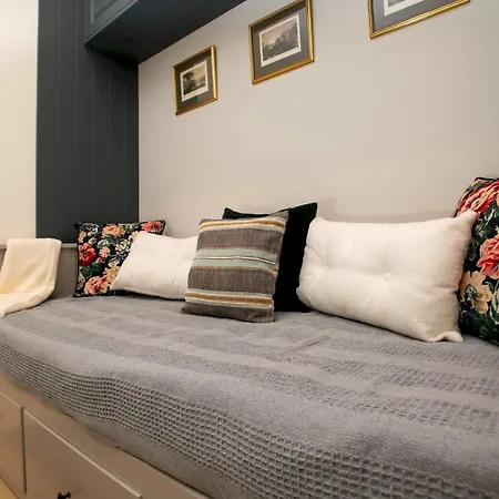 Apartment Characterful Flat By Castle Pass The Keys *