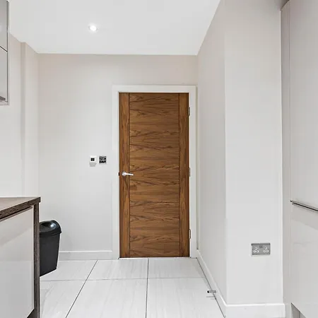Apartment Designer In - Sleeps 6 *