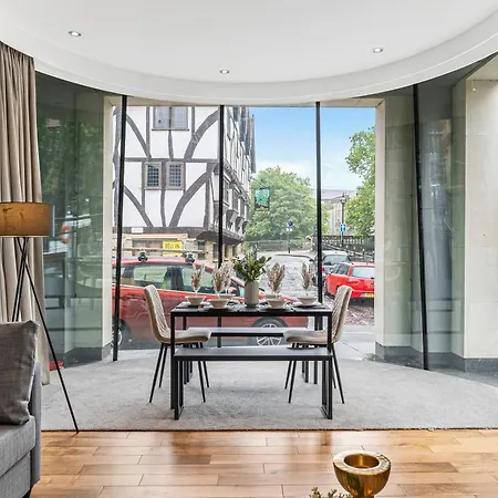 Designer In - Sleeps 6 *