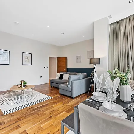 Designer In - Sleeps 6