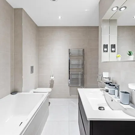 Designer In - Sleeps 6 *