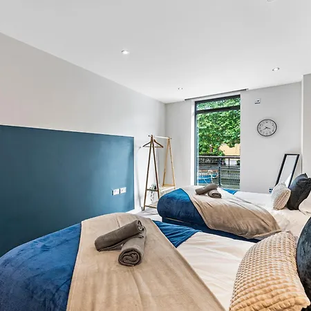 Designer In - Sleeps 6 Lincoln