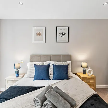 Designer In - Sleeps 6 Apartment *