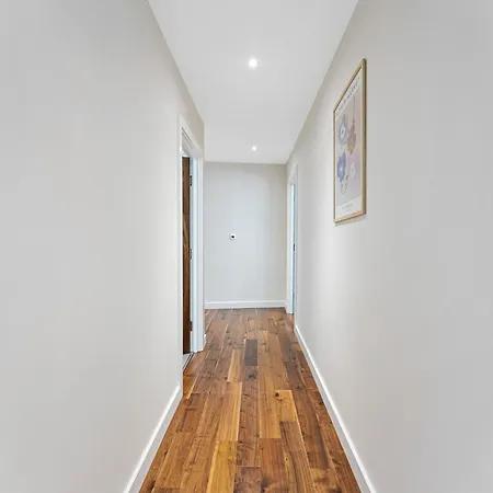 Designer In - Sleeps 6 * Lincoln