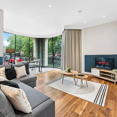 Designer In - Sleeps 6