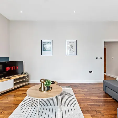 Designer In - Sleeps 6 Lincoln