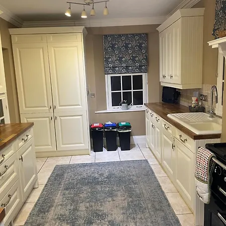 Wayside , 3 Bed , 2 Bath Charming House Close To Lincoln *