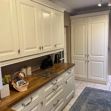 Wayside , 3 Bed , 2 Bath Charming House Close To Lincoln Lincoln
