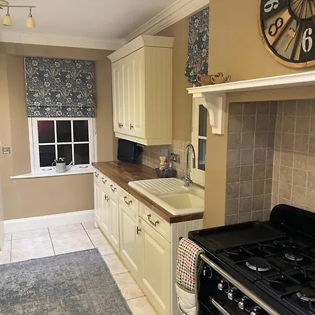 Wayside , 3 Bed , 2 Bath Charming House Close To Lincoln
