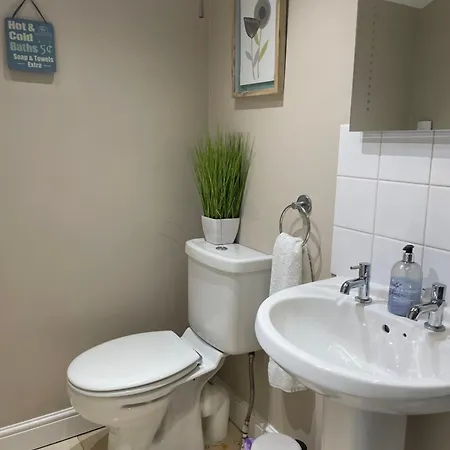 Wayside , 3 Bed , 2 Bath Charming House Close To Lincoln *