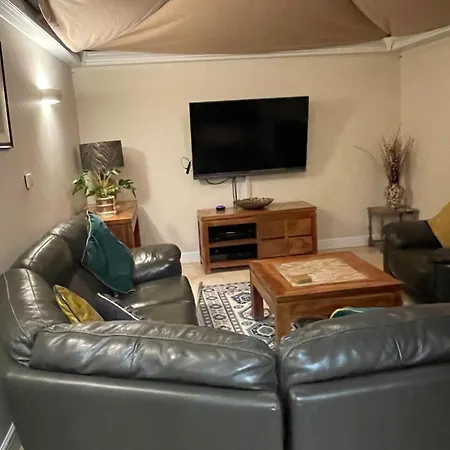 Wayside , 3 Bed , 2 Bath Charming House Close To