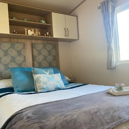 Luxury Pet Friendly Hot Tub Breaks At Tattershall Lincoln