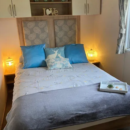 Holiday home Luxury Pet Friendly Hot Tub Breaks At Tattershall *