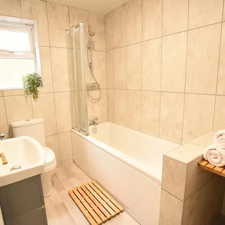 Holiday home Luxury 3 Bed Modern House, Sleeps 5, Centre, Includes Parking *