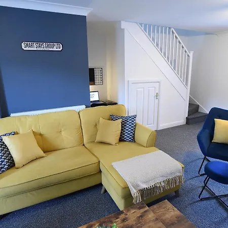 Luxury 3 Bed Modern House, Sleeps 5, Centre, Includes Parking Holiday home