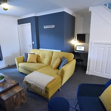 Holiday home Luxury 3 Bed Modern House, Sleeps 5, Centre, Includes Parking *