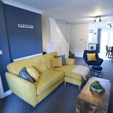 Luxury 3 Bed Modern House, Sleeps 5, Centre, Includes Parking Holiday home Lincoln