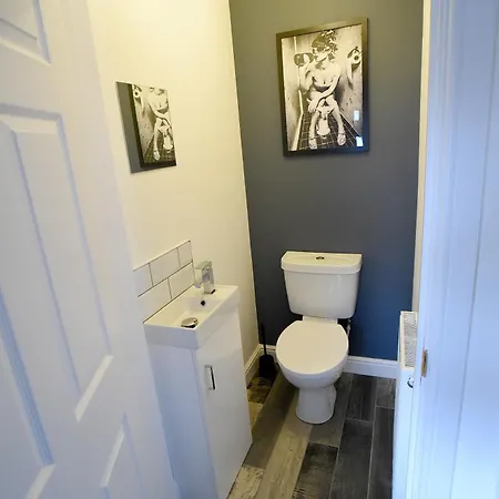 Luxury 3 Bed Modern House, Sleeps 5, Centre, Includes Parking * Lincoln