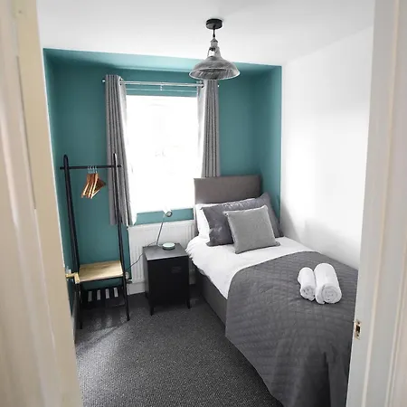 Holiday home Luxury 3 Bed Modern House, Sleeps 5, Centre, Includes Parking