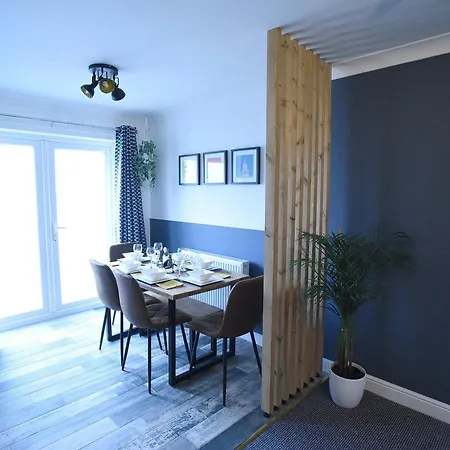 Holiday home Luxury 3 Bed Modern House, Sleeps 5, Centre, Includes Parking Lincoln