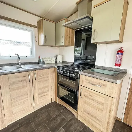 Holiday home Caravansleeps6-hottub-garden-waterwonderland