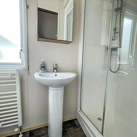 Caravansleeps6-hottub-garden-waterwonderland Holiday home Lincoln