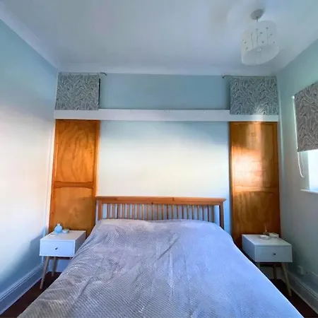 7nights Savings L Modern 2-bed Flat By Broad Meadow L Sleeps 4 L 3 Beds L Couples, Families, Students L Short Lets L L Free Wi-fi & Parking Apartment